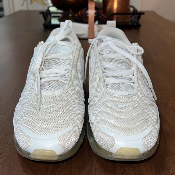 Nike Air Max. Size 5Y or 6.5 women.  Nike Air Max 720 Metallic Platinum - Picture 2 of 8